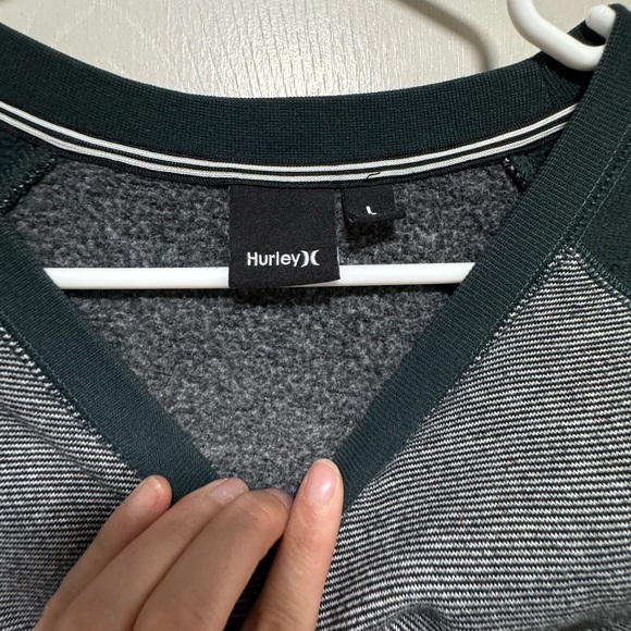 Hurley Sweater Perfect for fall - Picture 3 of 3